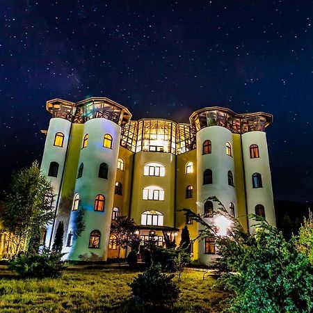 Castelul De Vis Petroşani Exterior foto
