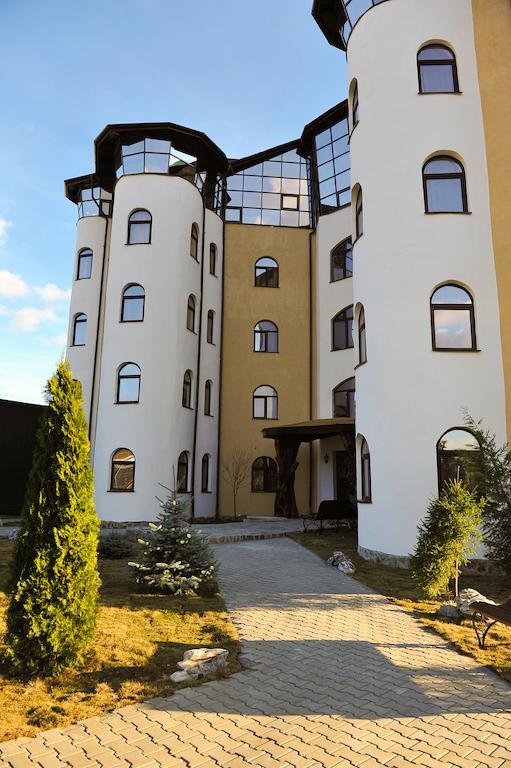 Castelul De Vis Petroşani Exterior foto