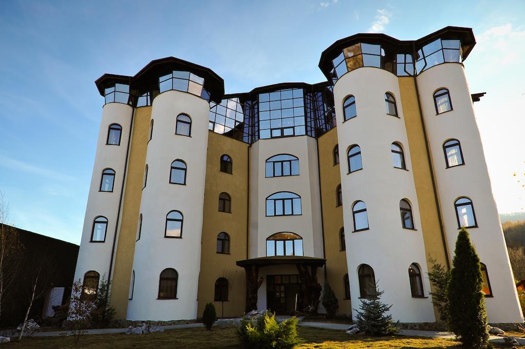 Castelul De Vis Petroşani Exterior foto