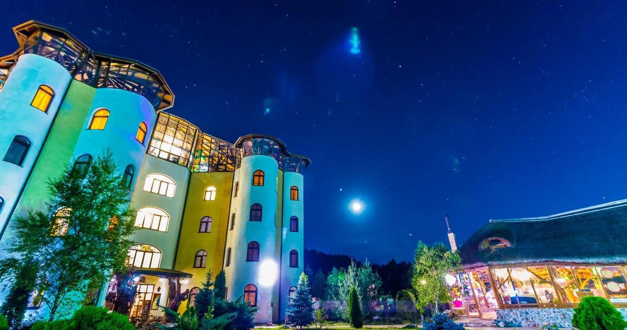 Castelul De Vis Petroşani Exterior foto